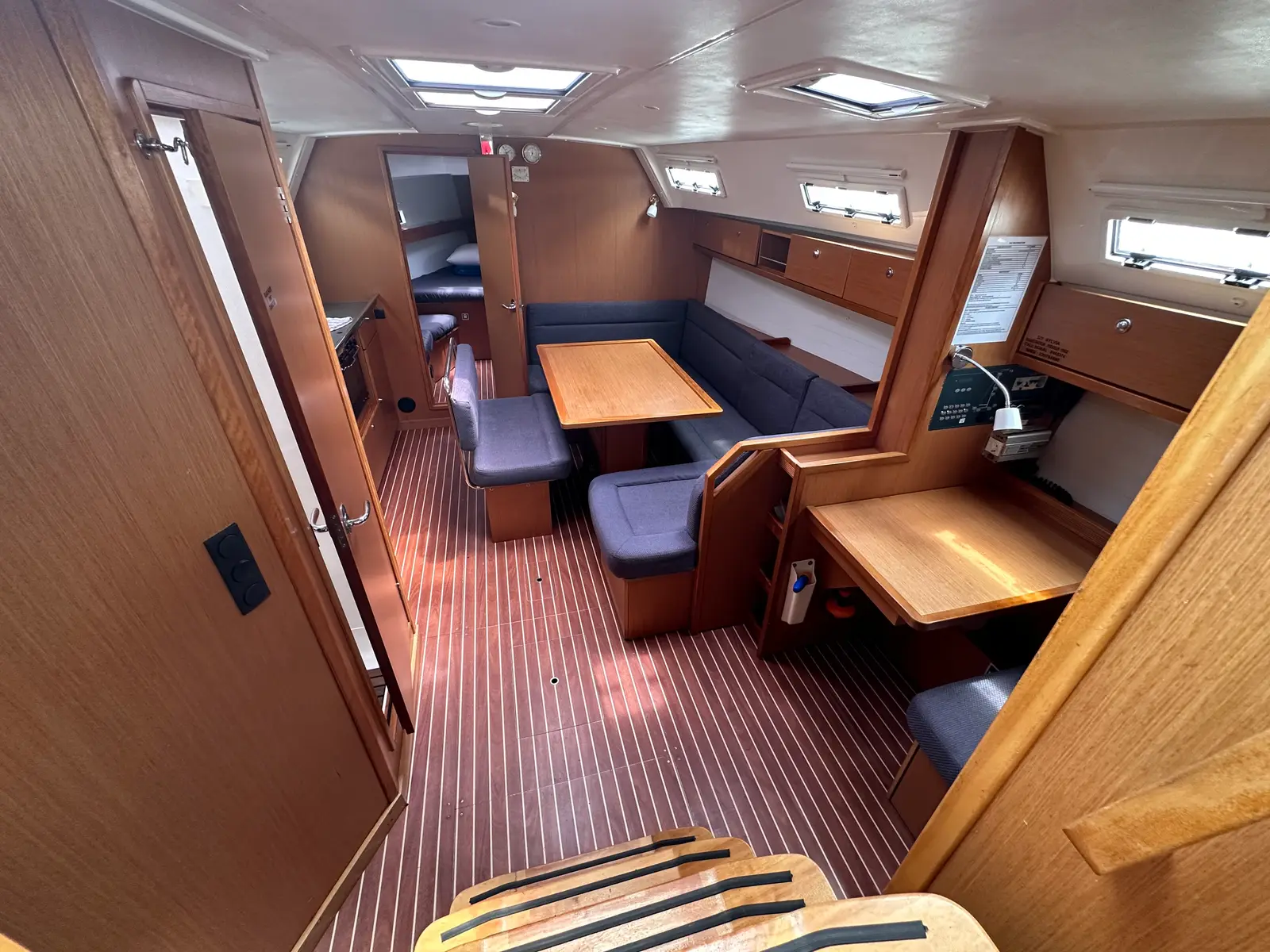 S/Y Sylvia, Interior image
