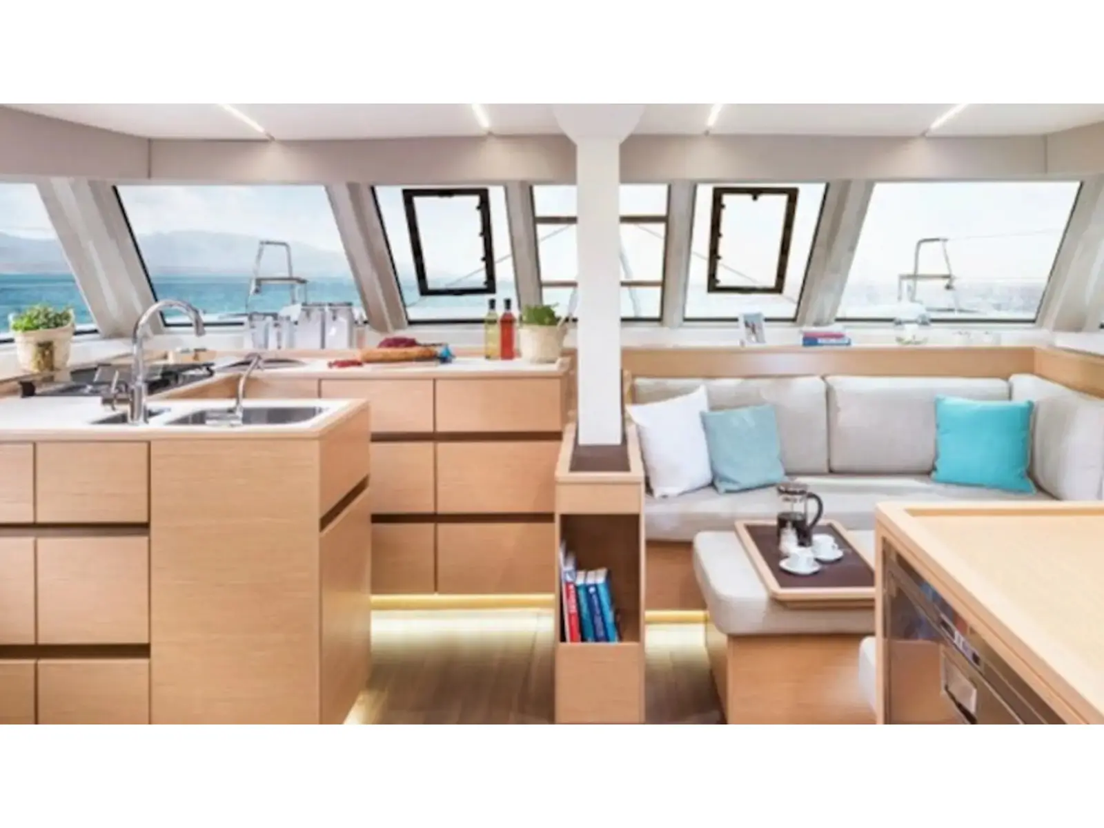 Mira, Interior image