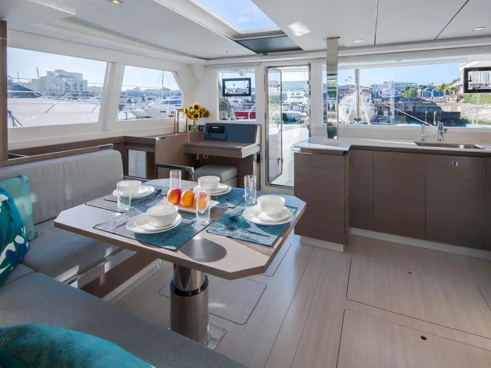 Moorings 4200/4 Club, Interior image