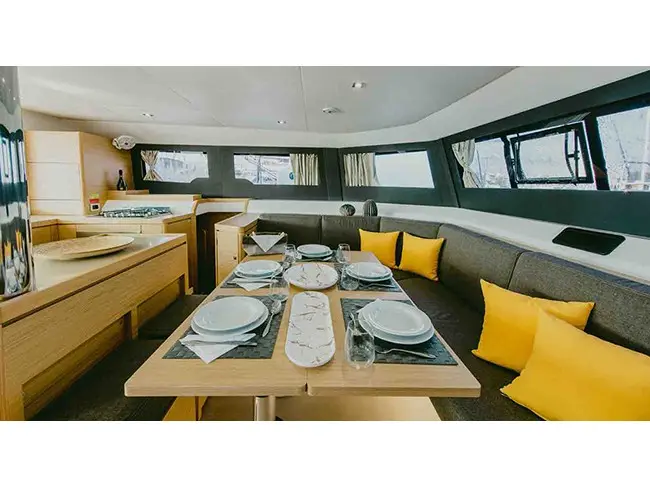 Hawaii 5-0 - Skippered, Interior image