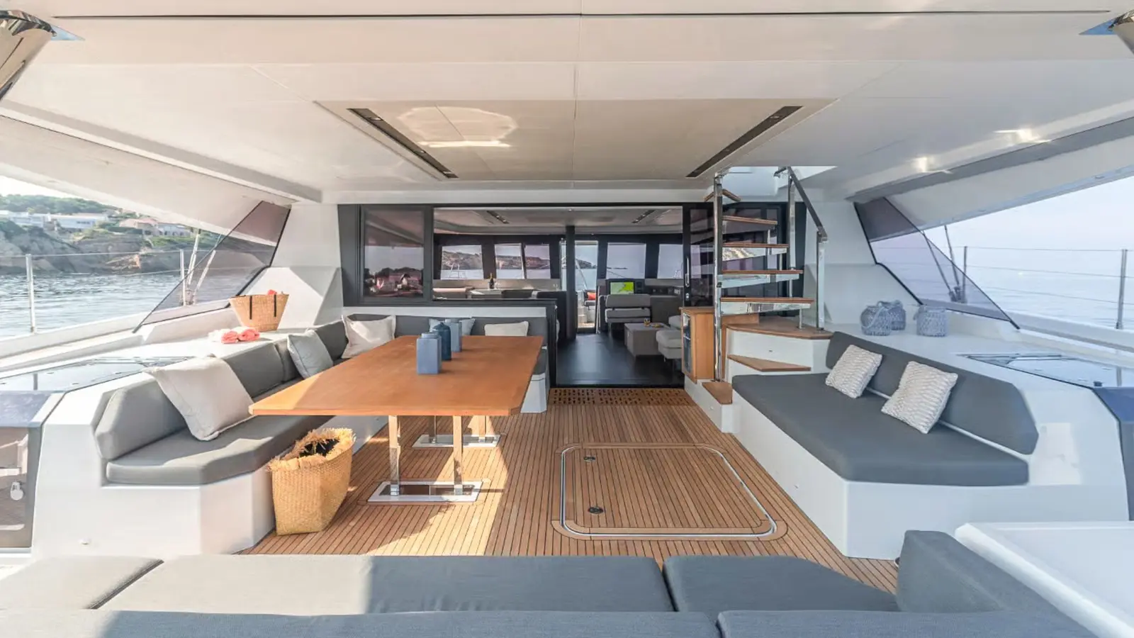 Premium, Interior image