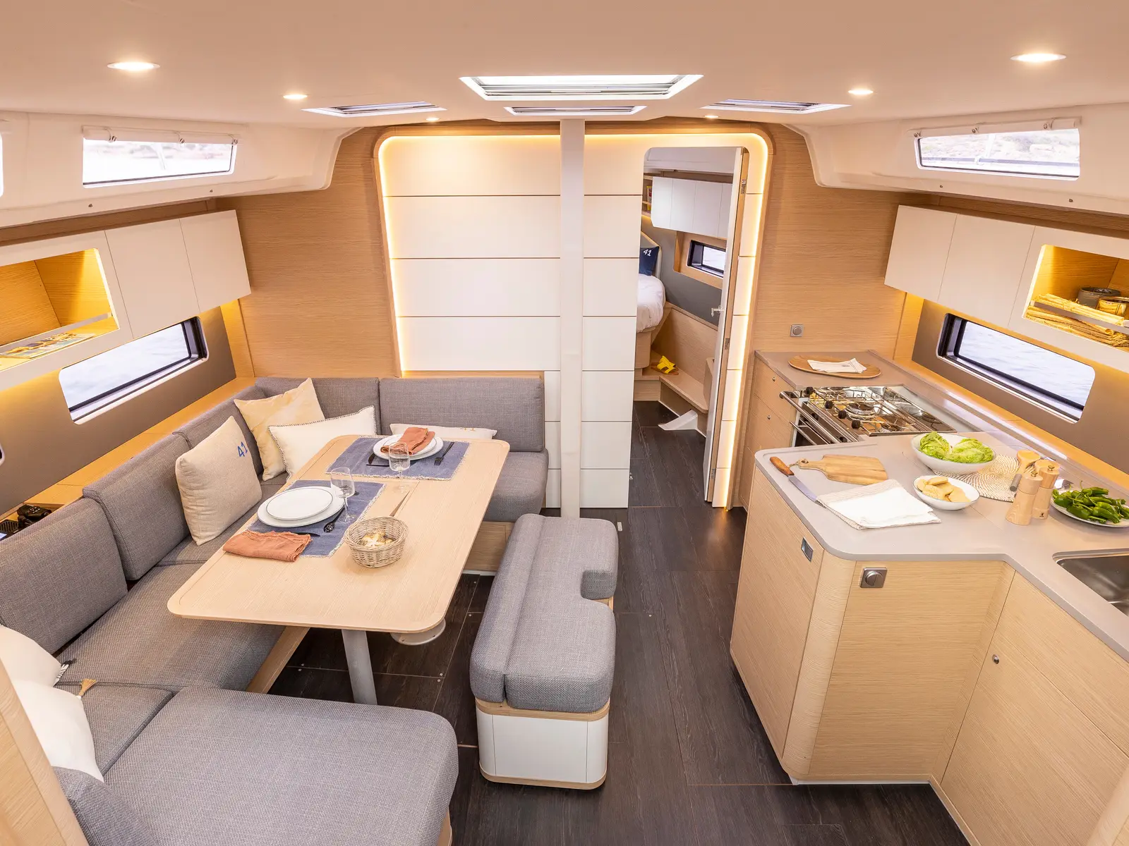 Asteria, Interior image