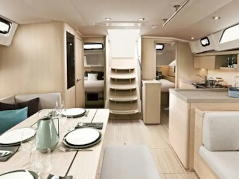 Noah, Interior image