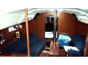 SY Romantika, Interior image