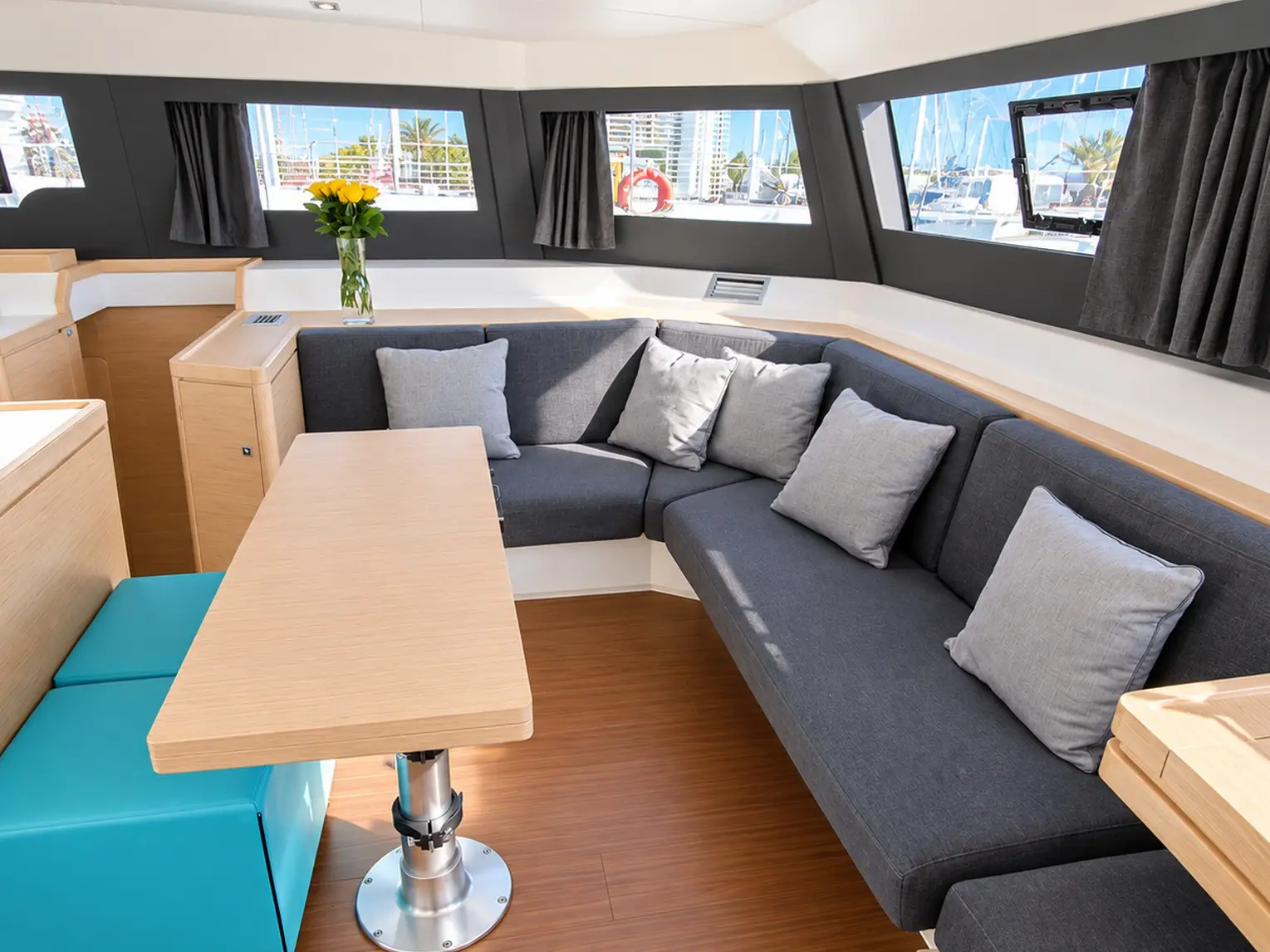 Amelie, Interior image