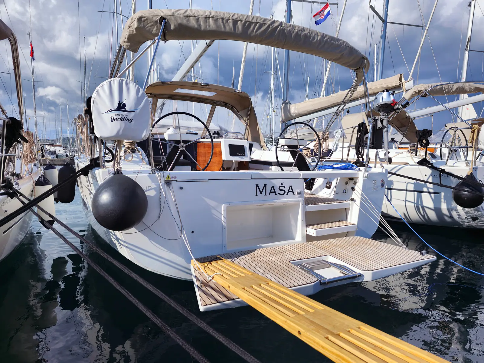Maša, Main image