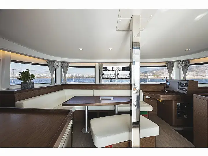 Notorious, Interior image