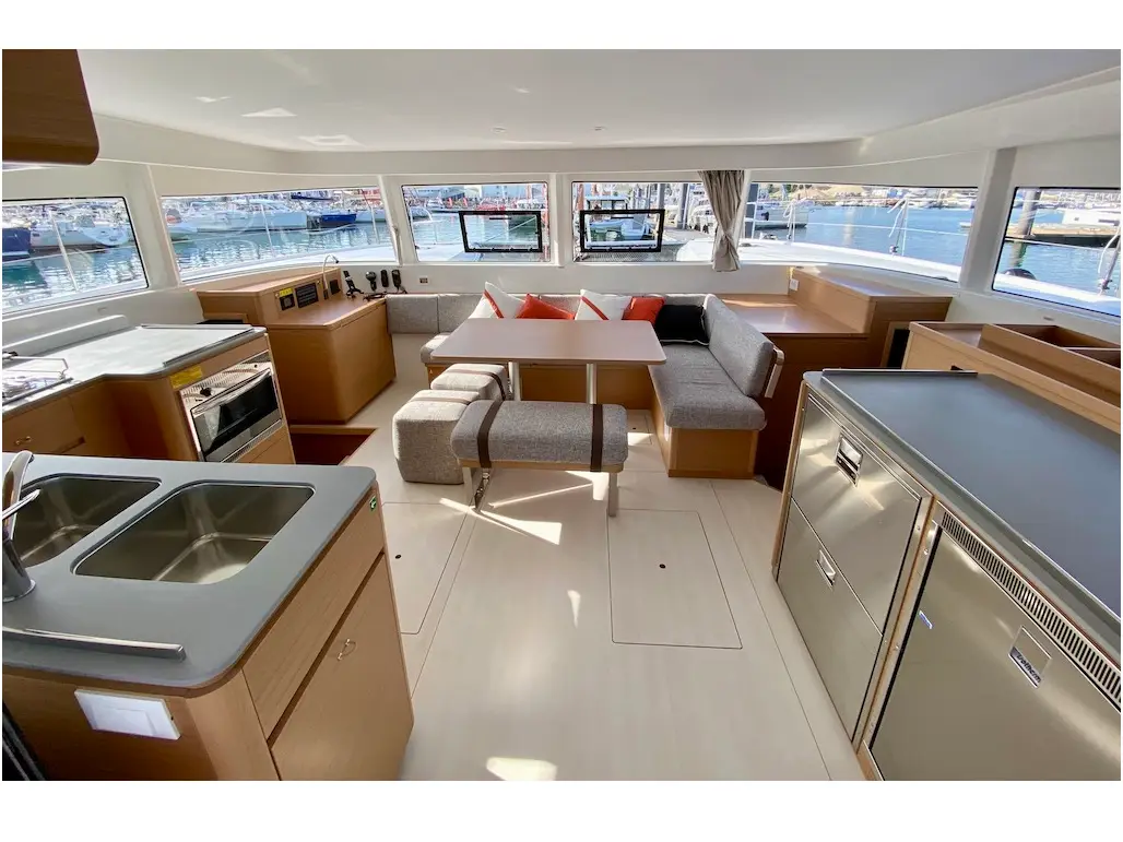 ARABELLA, Interior image
