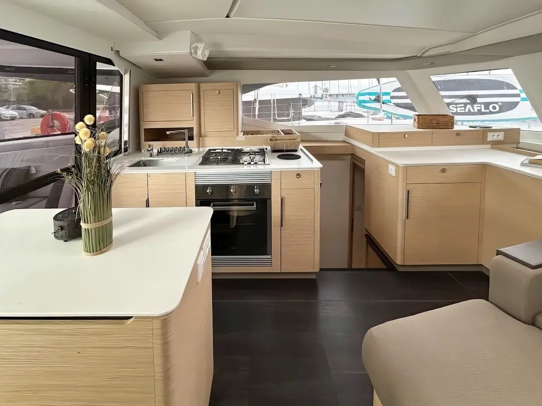 Blue Argo, Interior image