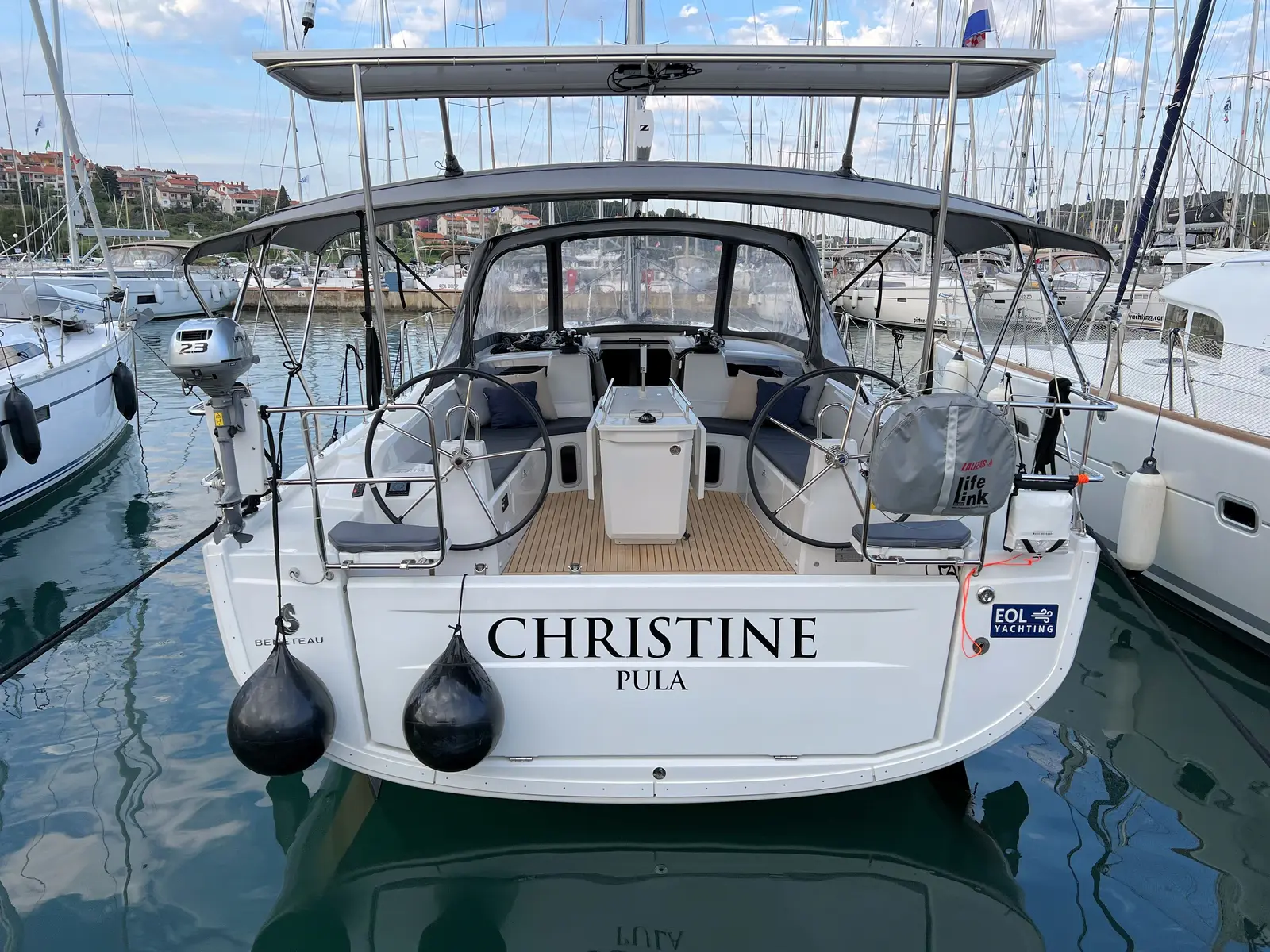 Christine, photograph 8