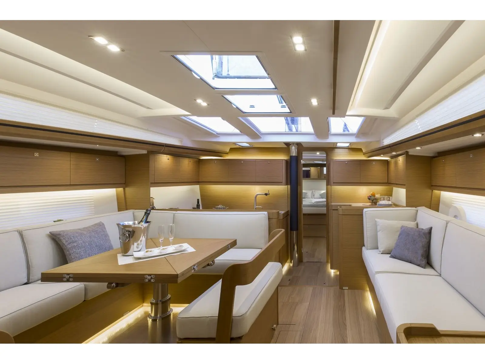 Calypso, Interior image