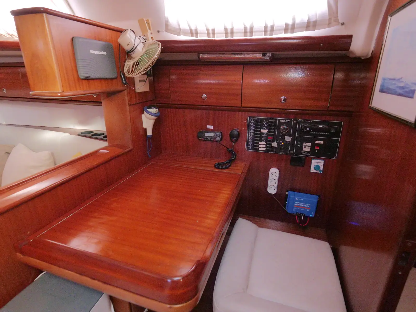 Velero, photograph 8