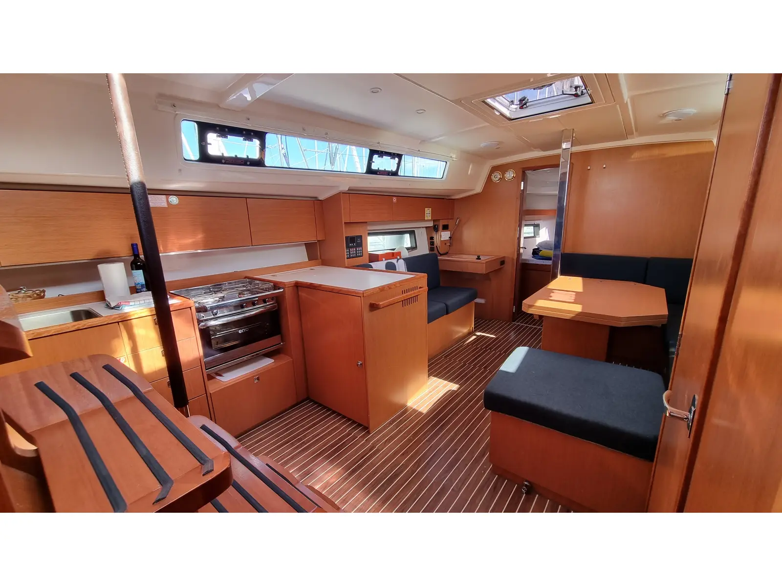 Quick Point, Interior image
