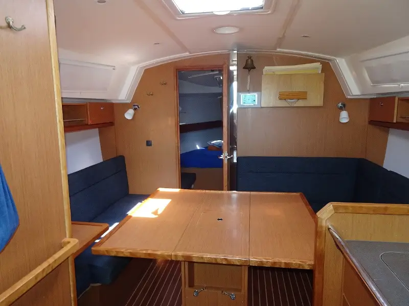 ADORA, Interior image