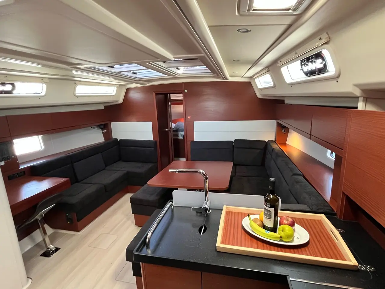 Bellatrix, Interior image