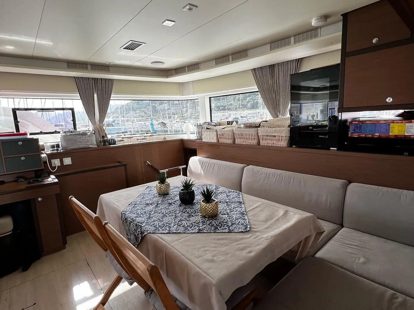 SAILUXE - Samoa, Interior image