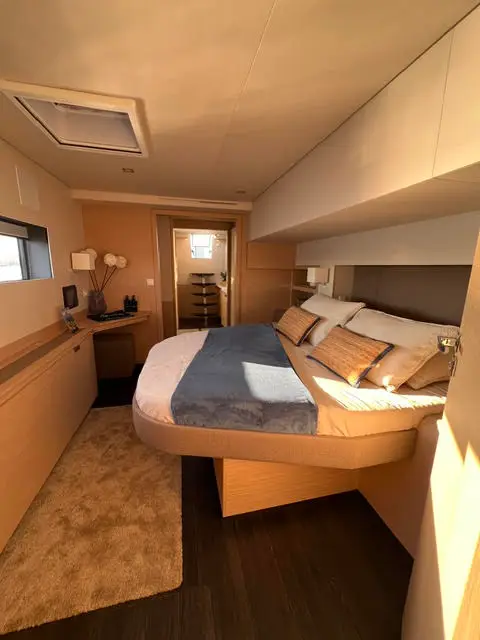 Premium, Interior image