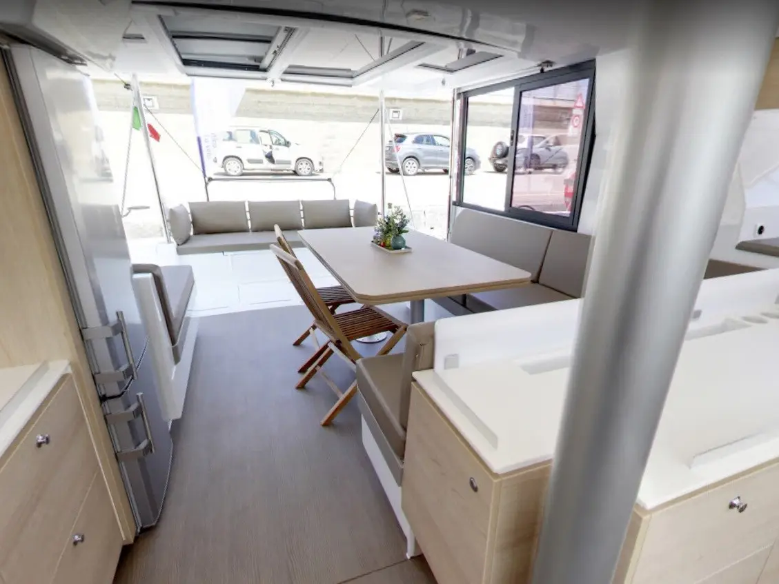 Sigà Sigà, Interior image