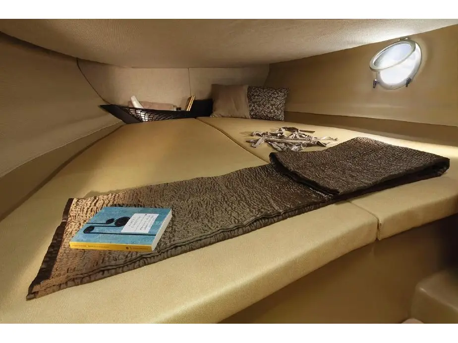 Dory, Interior image