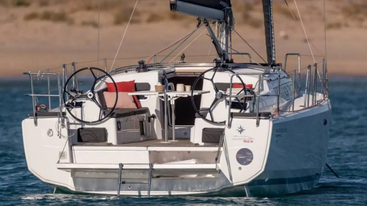Sunsail 38.0 Classic, photograph 3