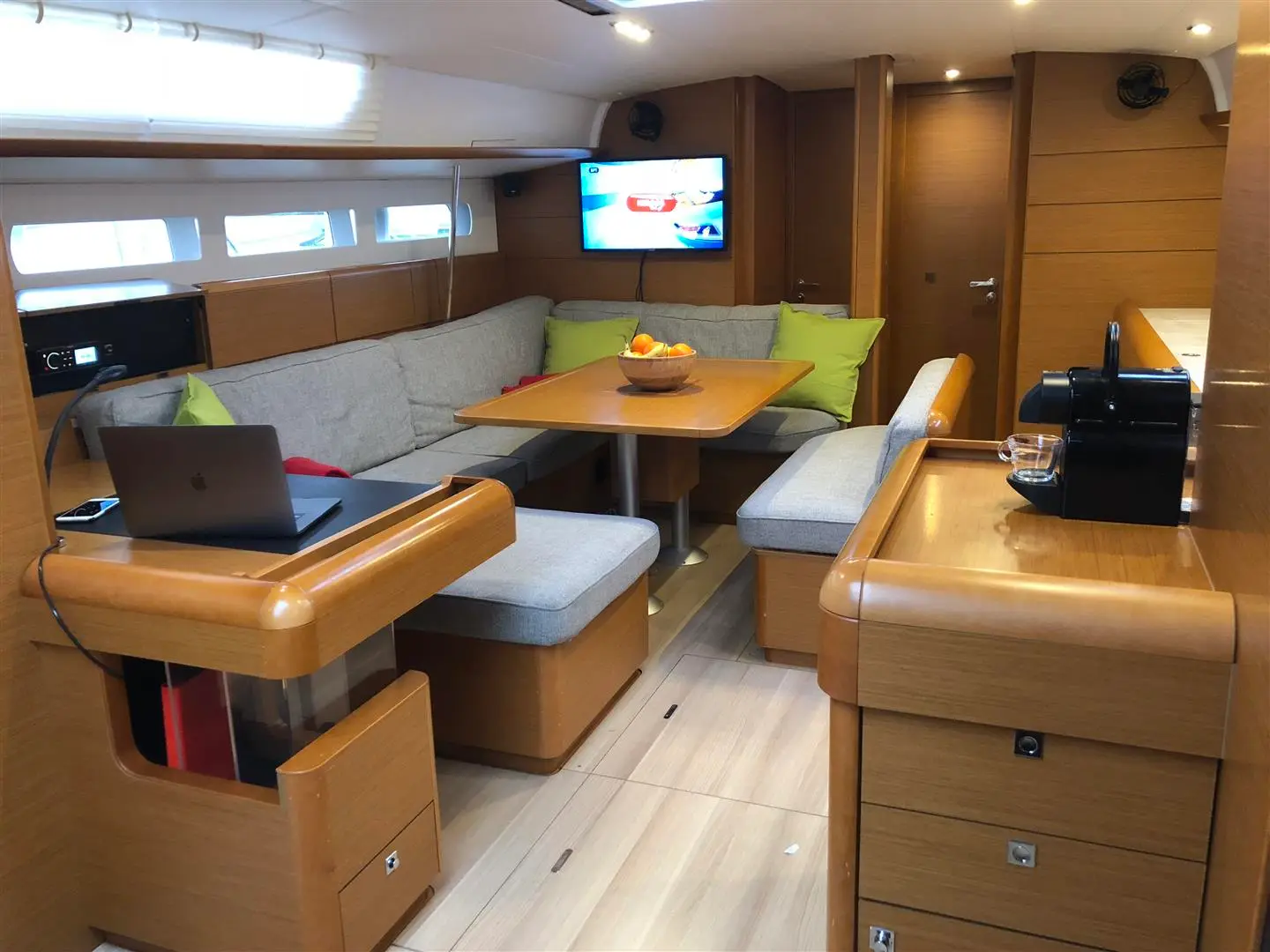 KONTIKI, Interior image