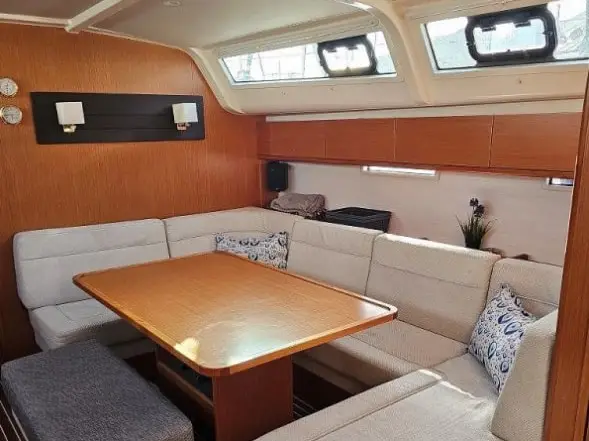 Salvia, Interior image