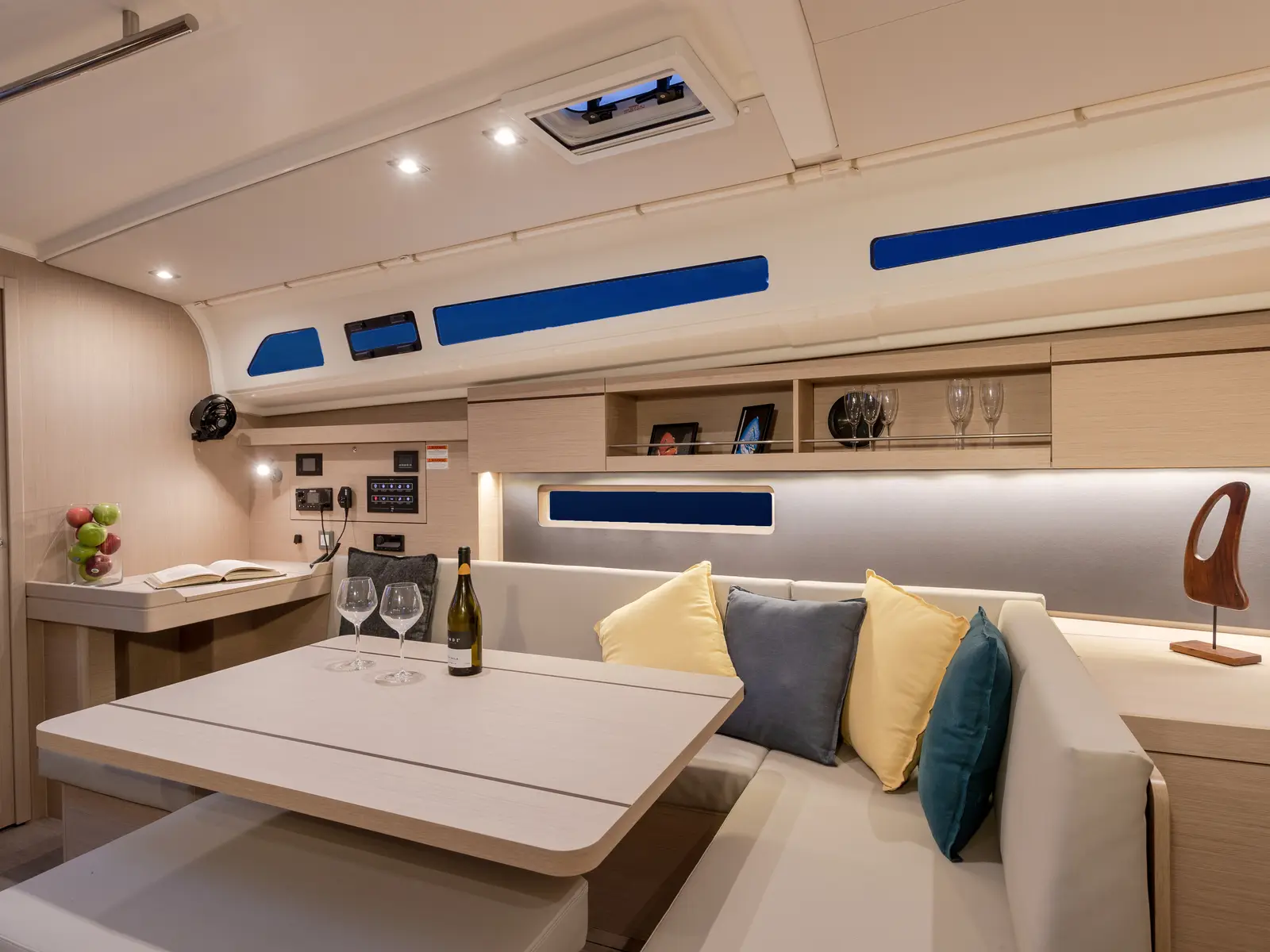 Sunsail 42 Classic, Interior image