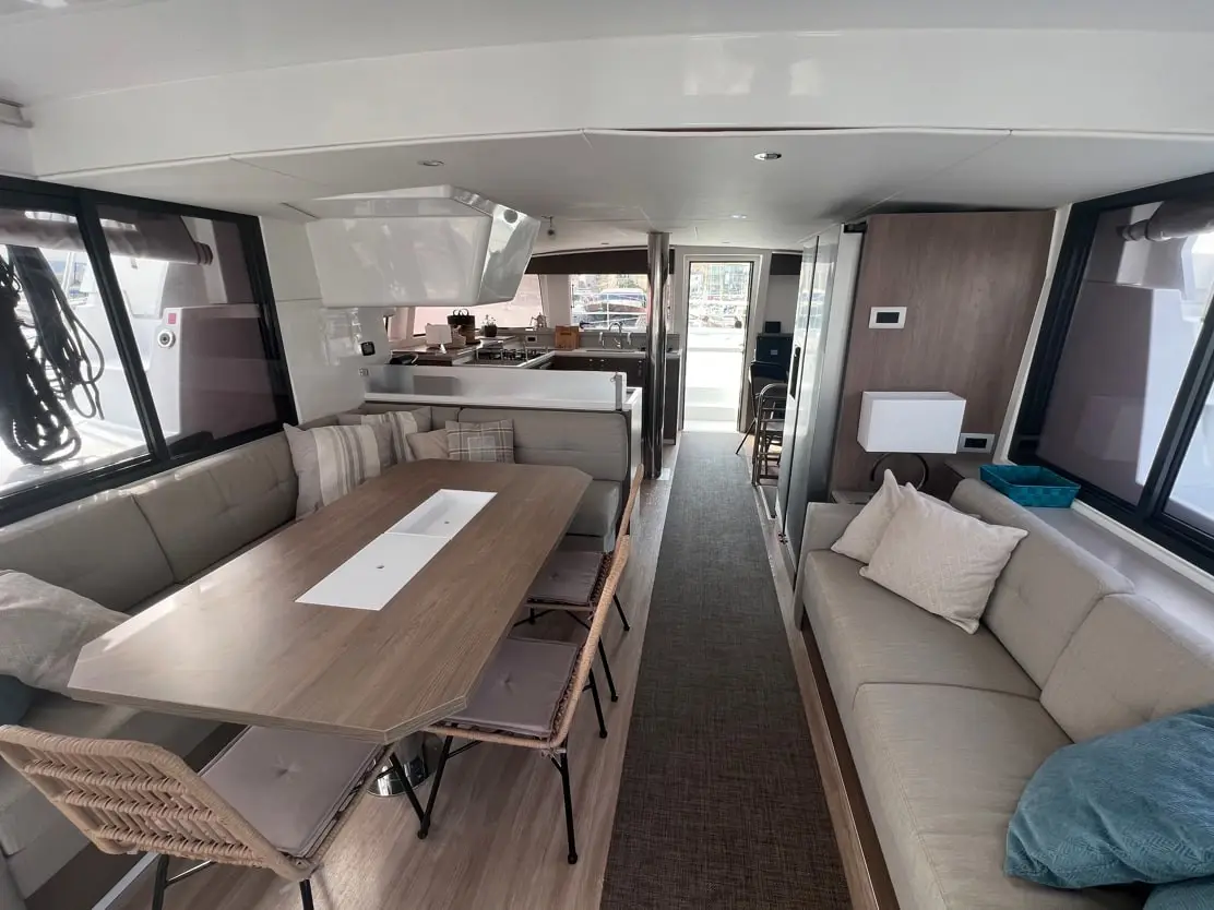 Blue Diamond, Interior image