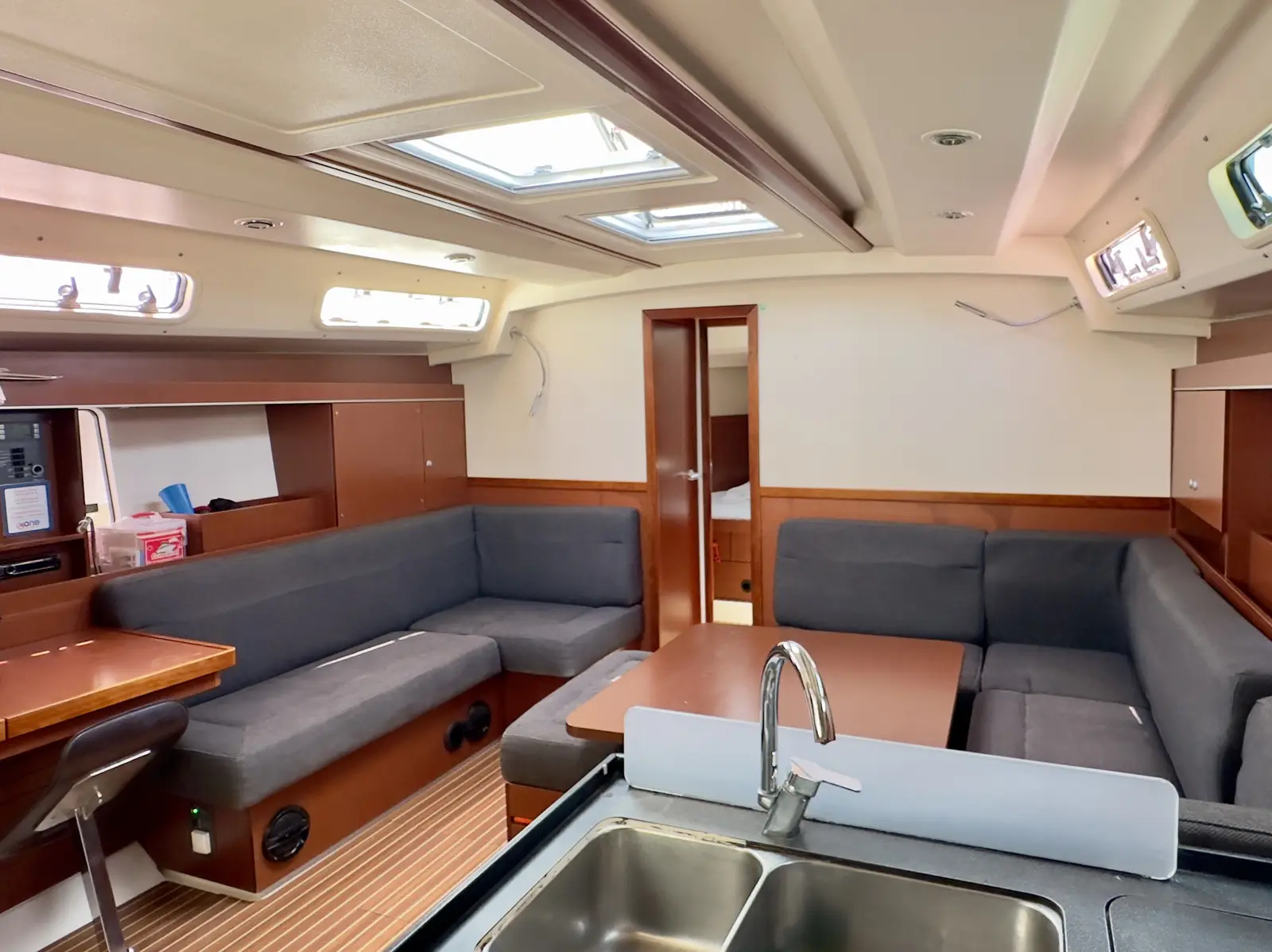 Draco, Interior image
