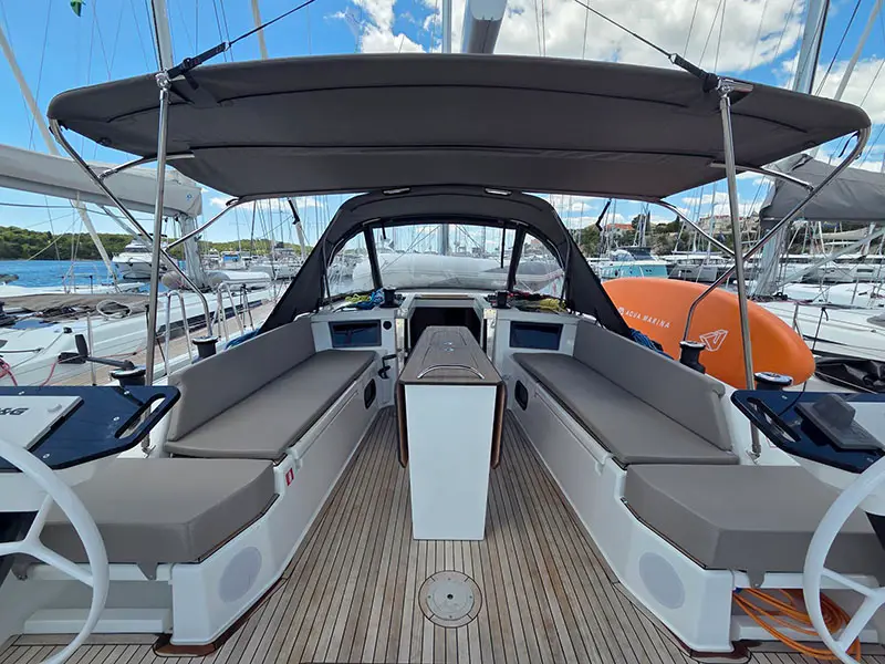 Vera, Dufour 44