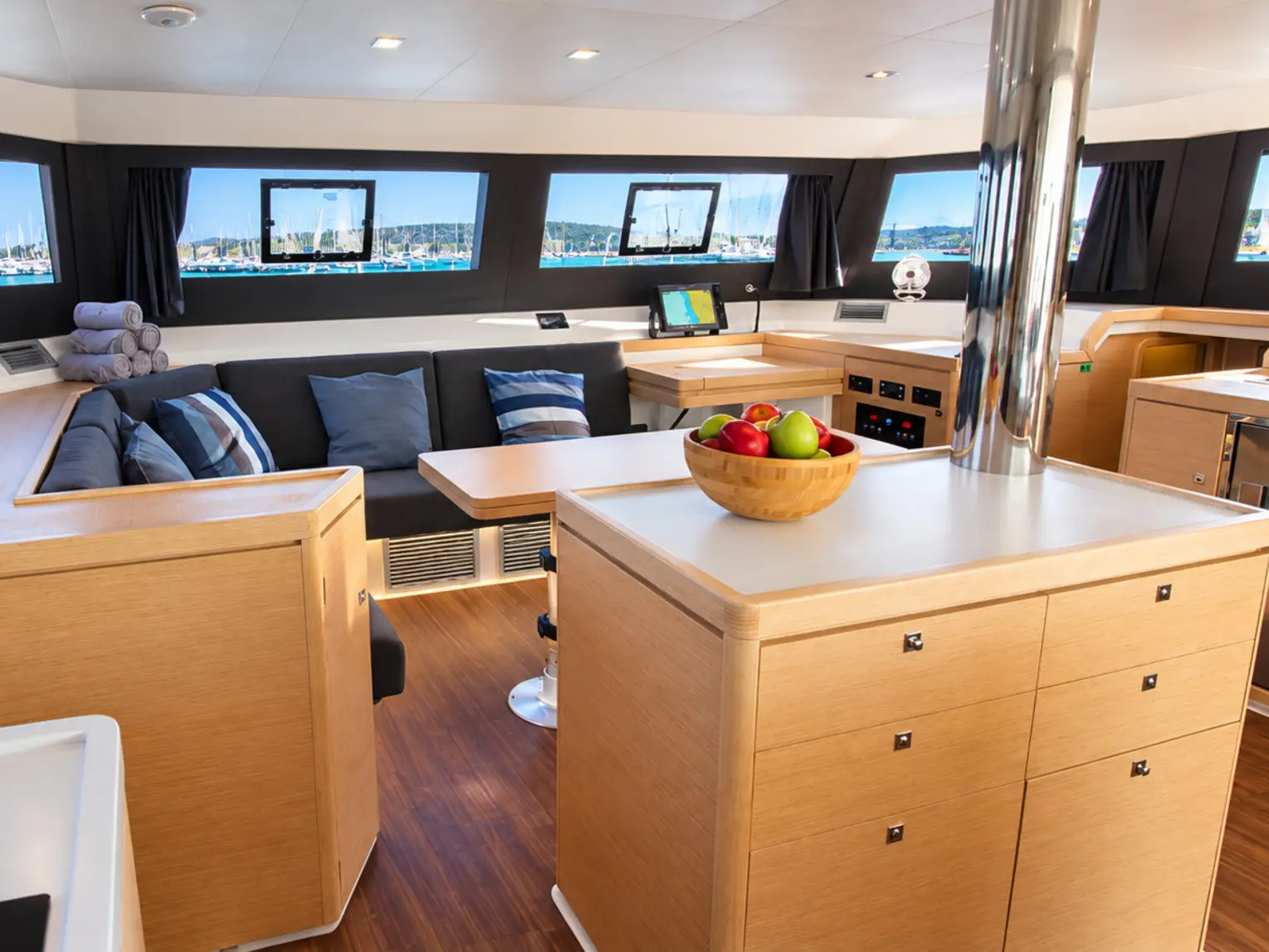 Stella, Interior image