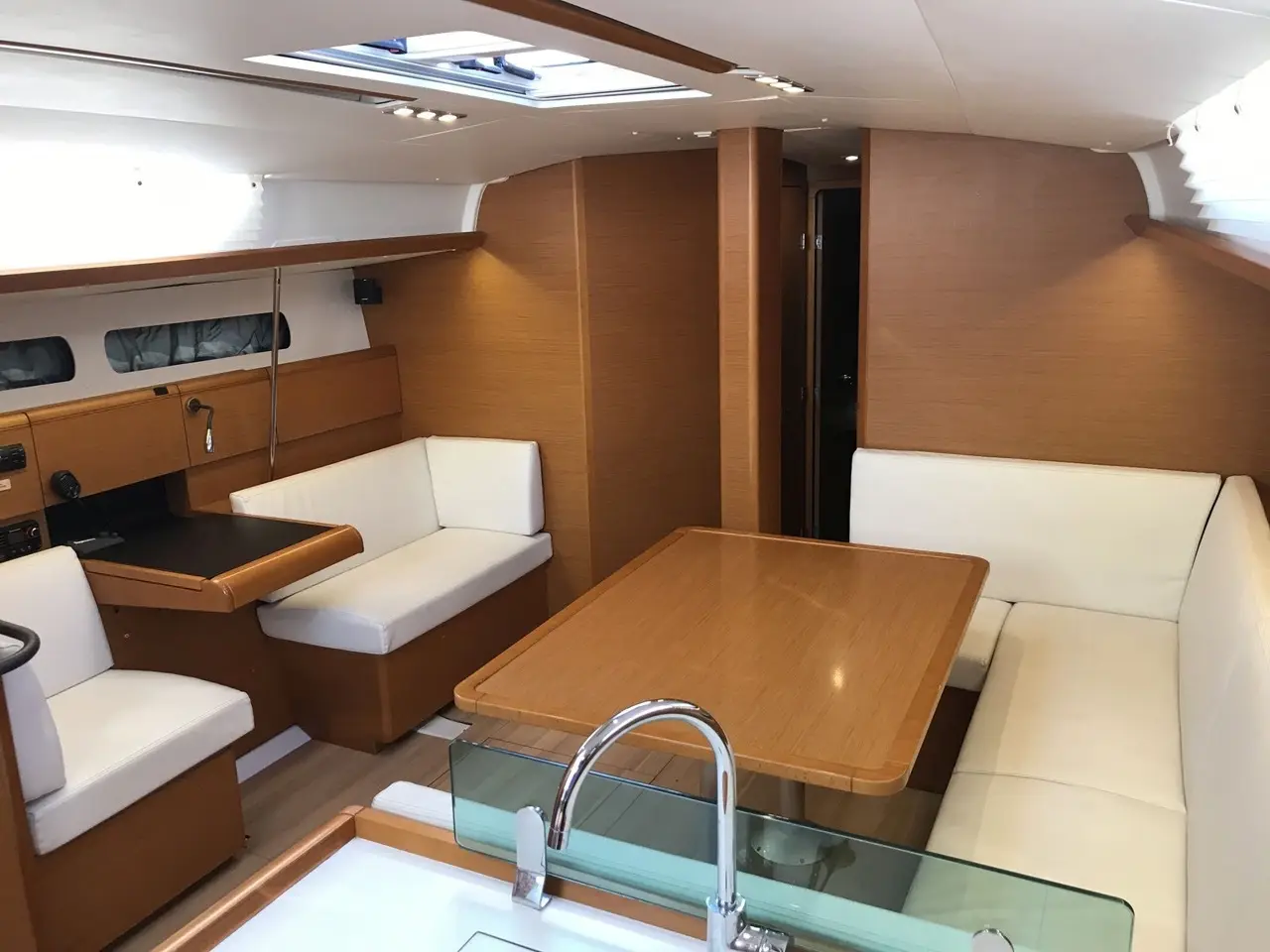 Winx, Interior image