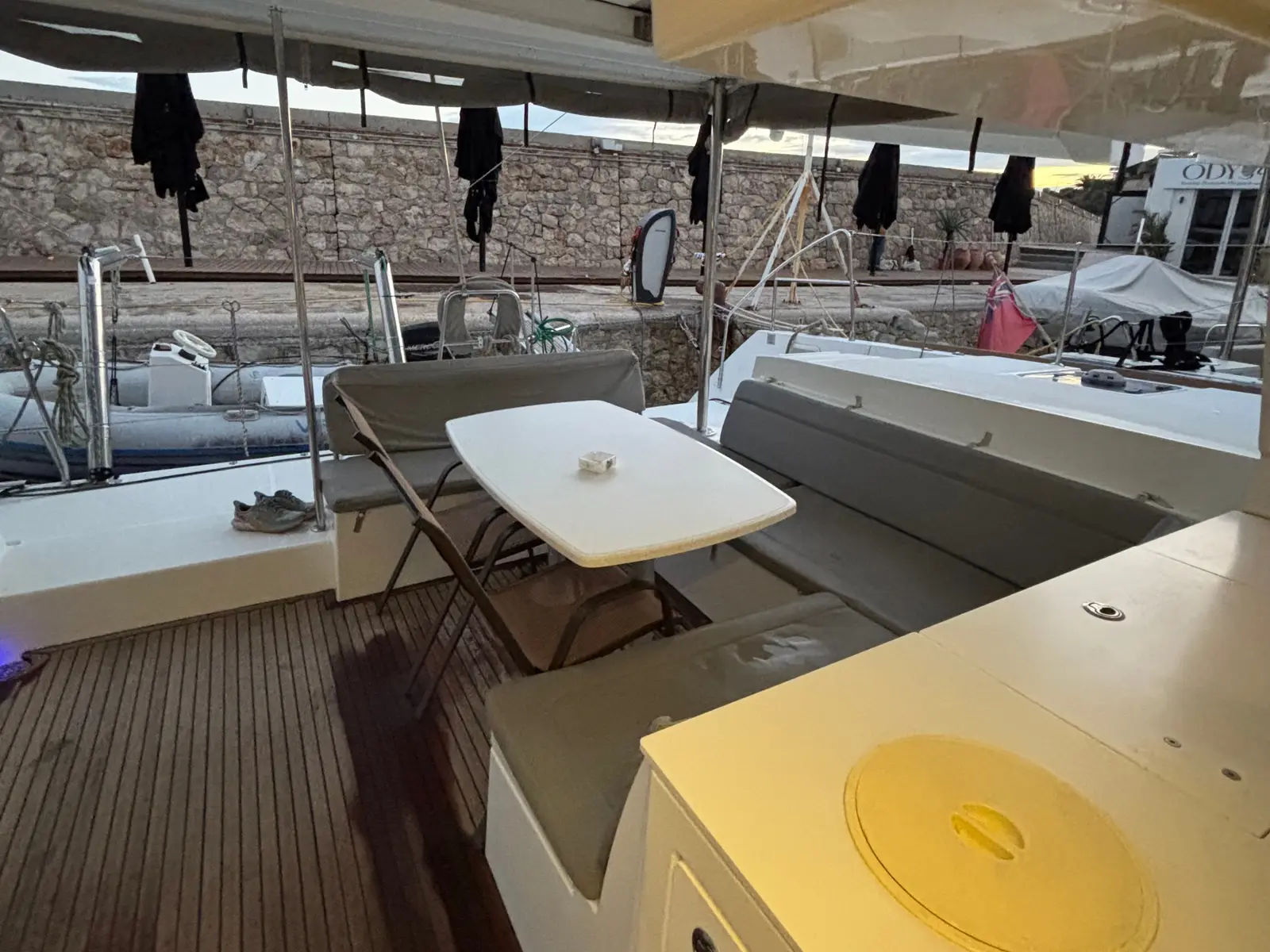 Omiros II, Interior image