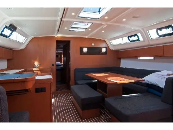 Ivana, Interior image