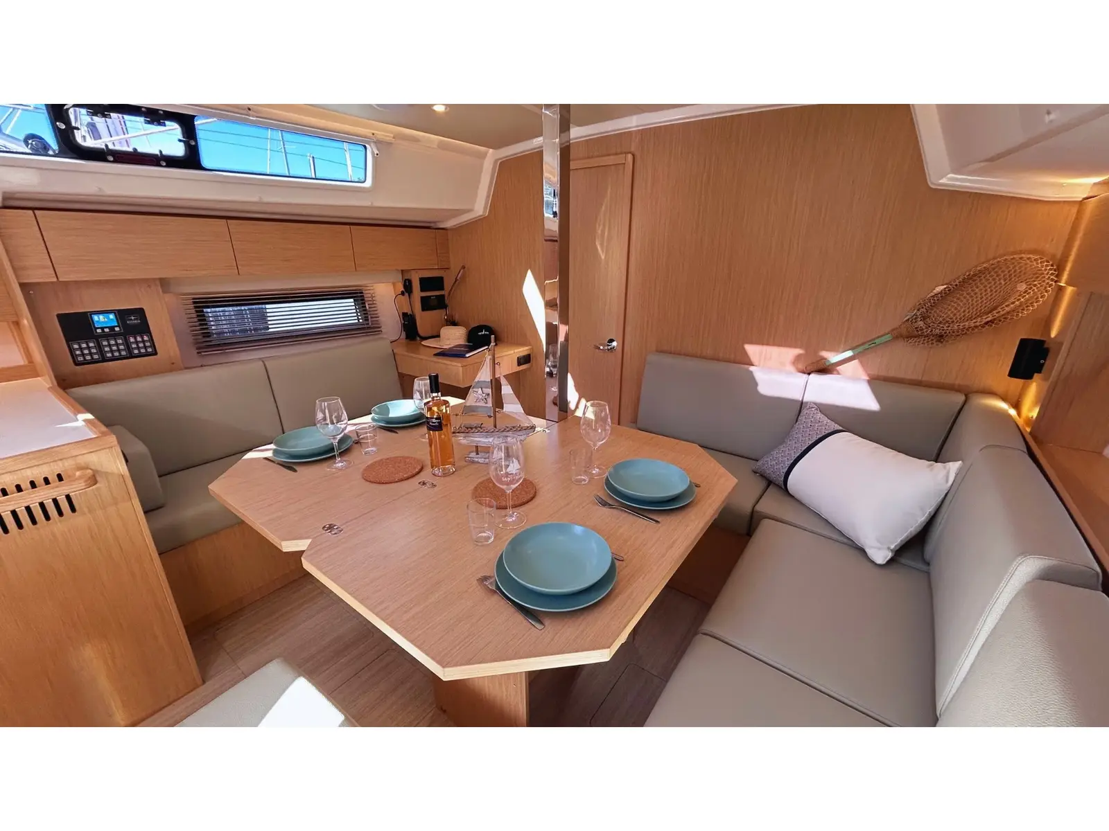Ti Dodo IV, Interior image