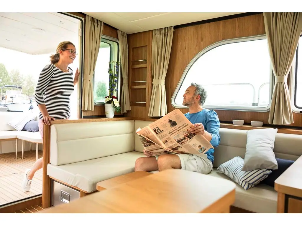 Luna Amanda, Interior image