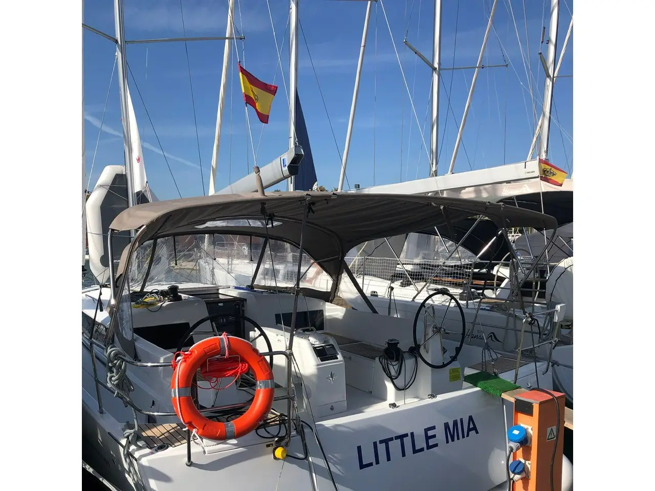 Little Mia, Main image