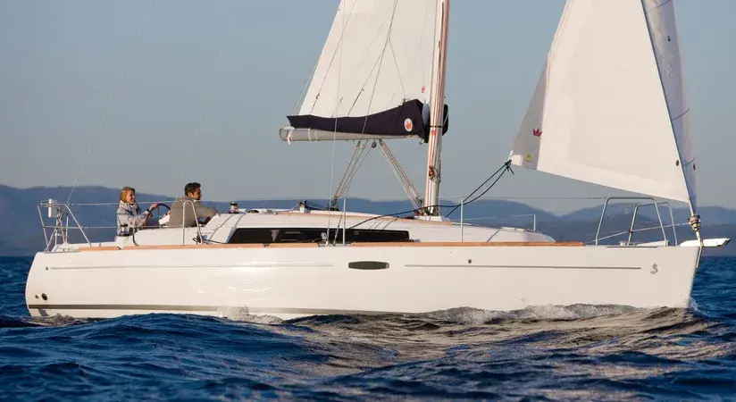 Sunsail 31 Classic, photograph 2