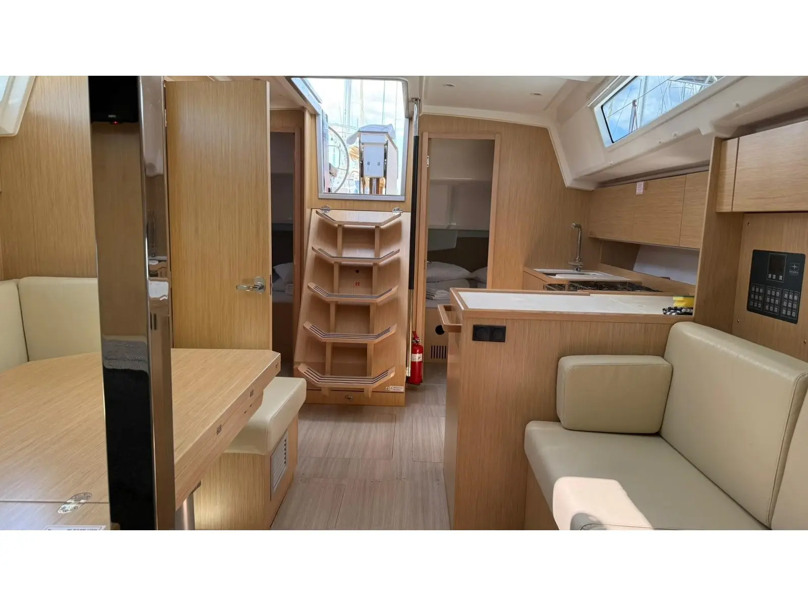 ONYX, Interior image