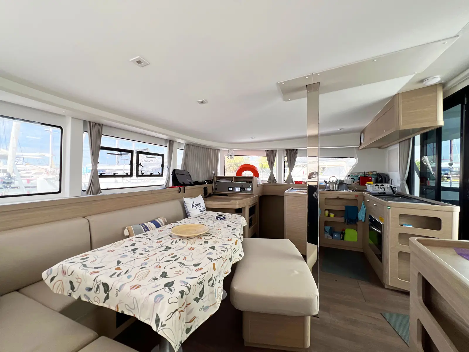 AMARYLLIS, Interior image