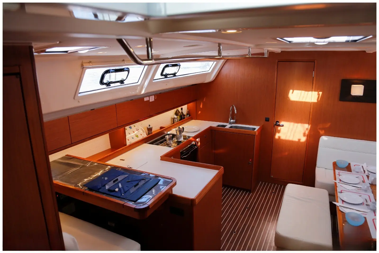 Pevero, Interior image