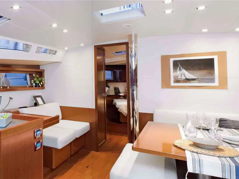 LUNA ROSSA, Interior image