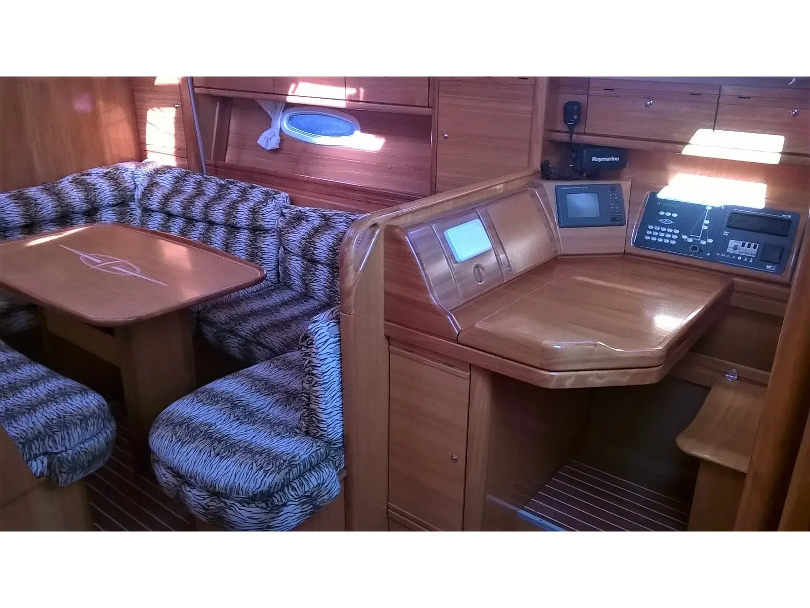 Magellan, Interior image