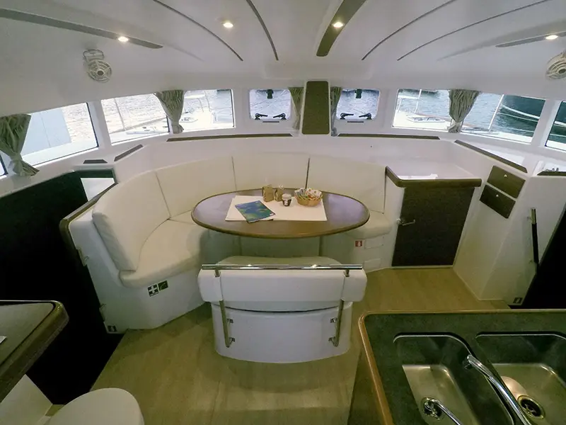 Grey pearl, Interior image
