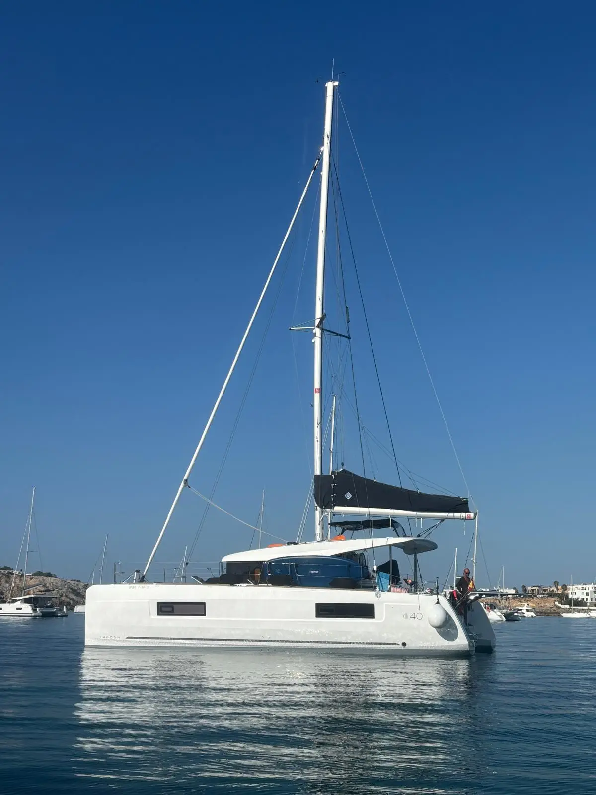 Keep Sailin VI, Main image