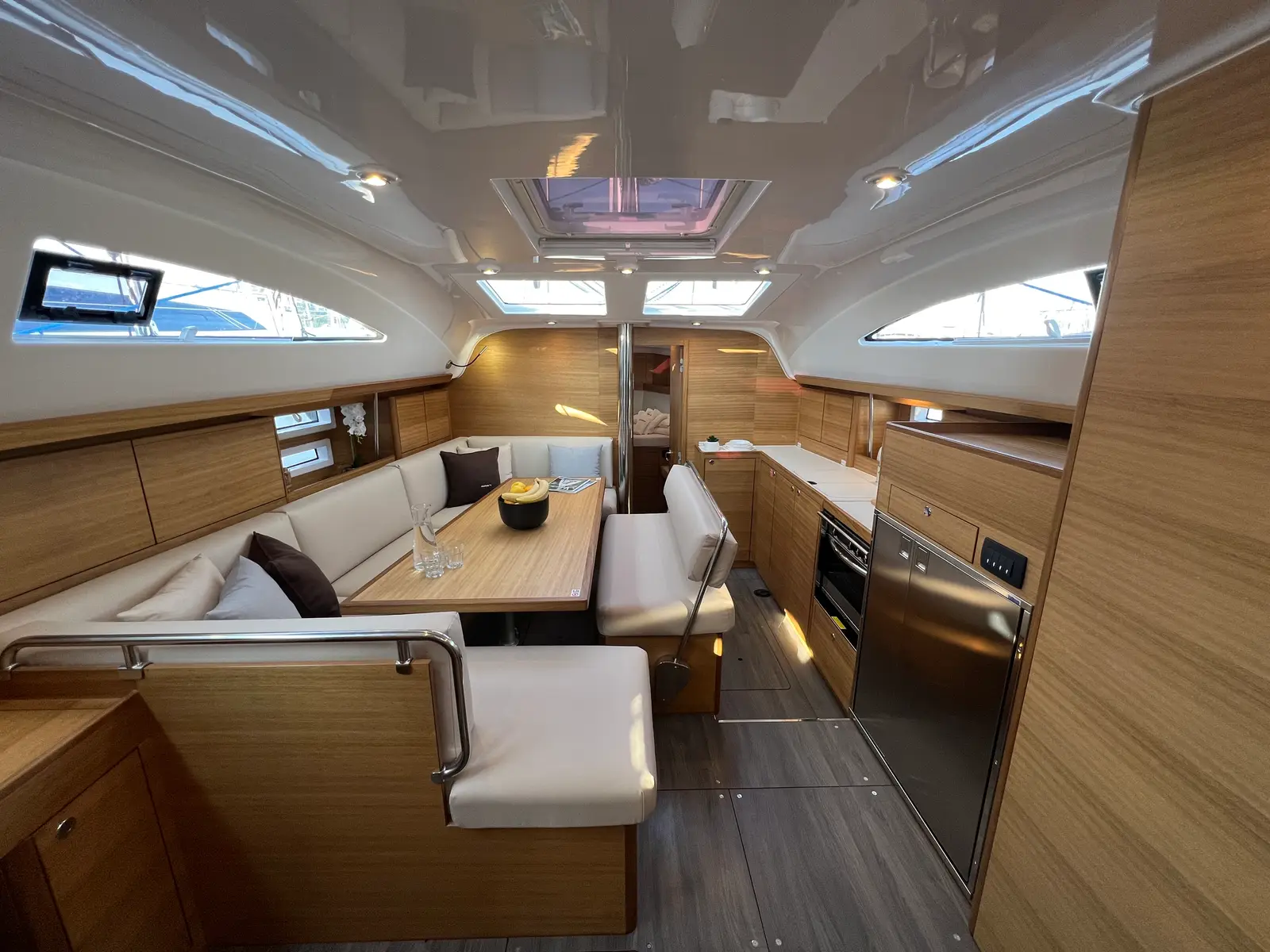 Polaris, Interior image