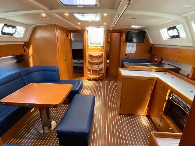 Prince Nikolaos, Interior image