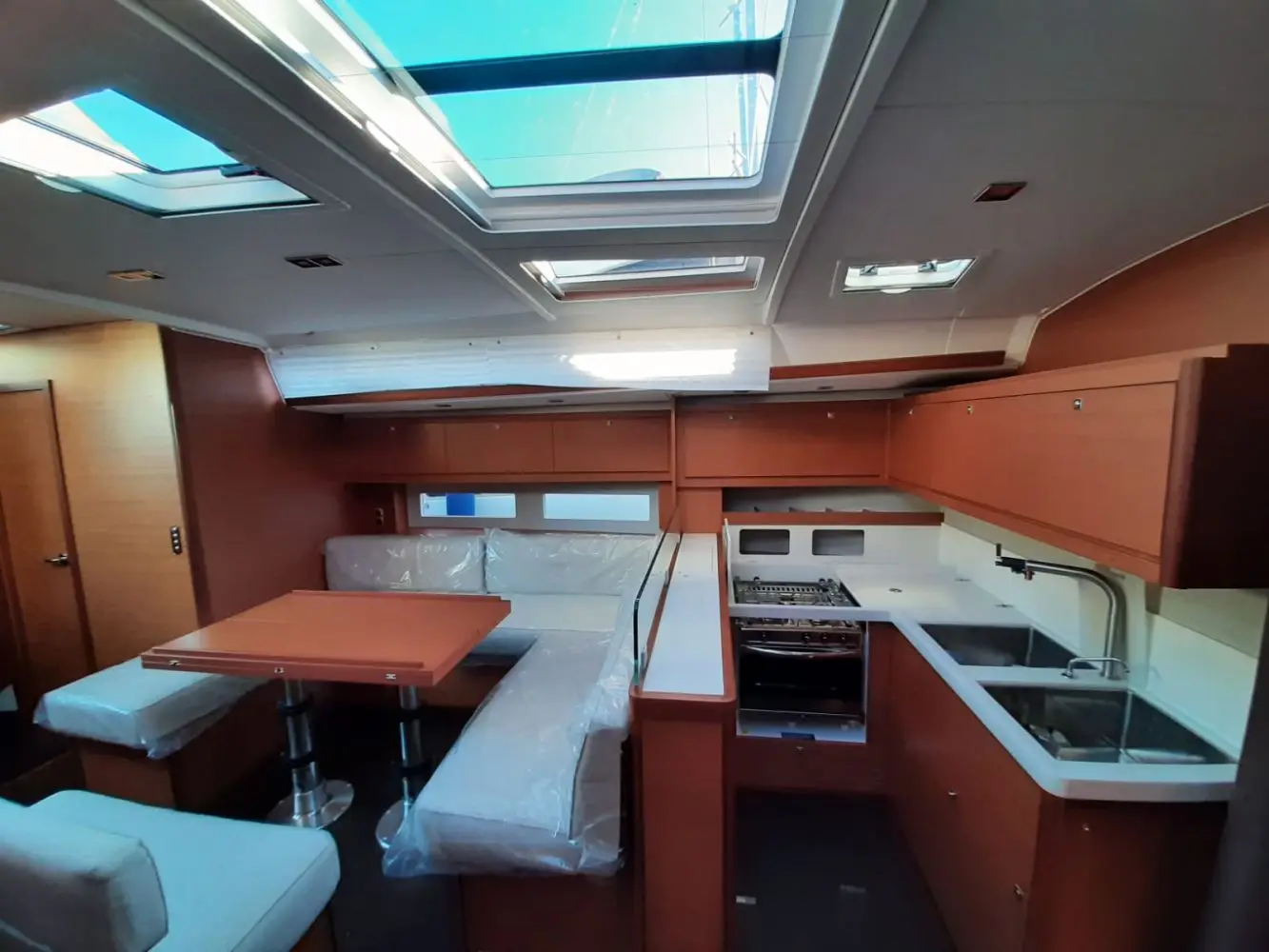 ARTEMIDE, Interior image
