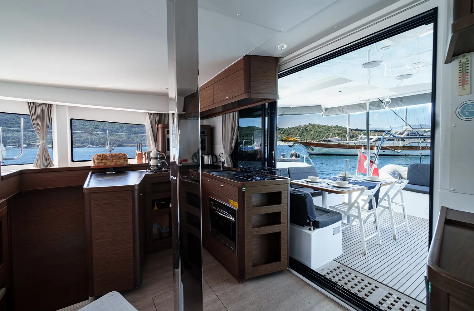 Meraki, Interior image