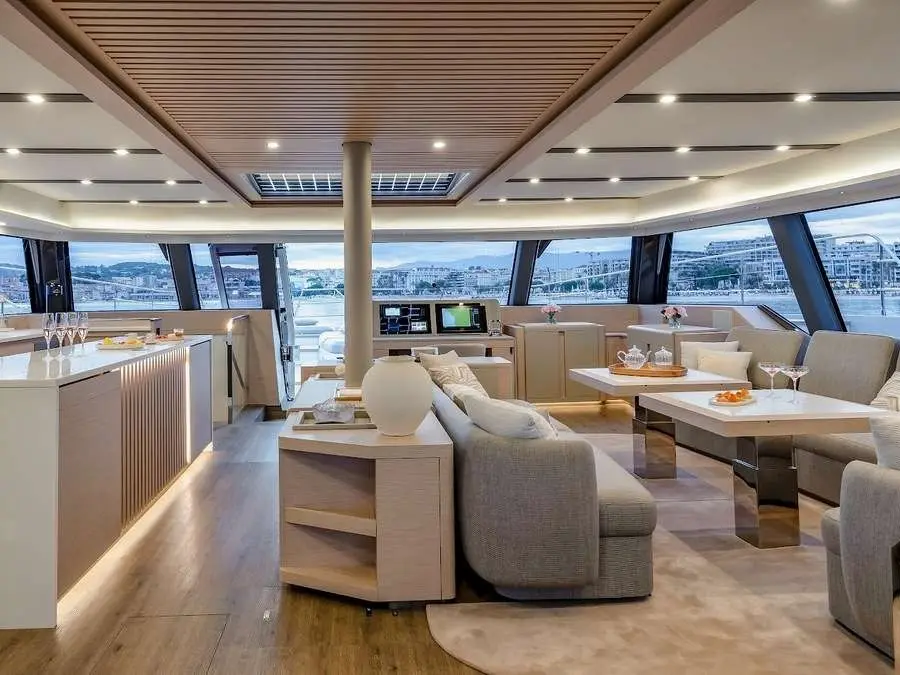 Christal Mio 80, Interior image